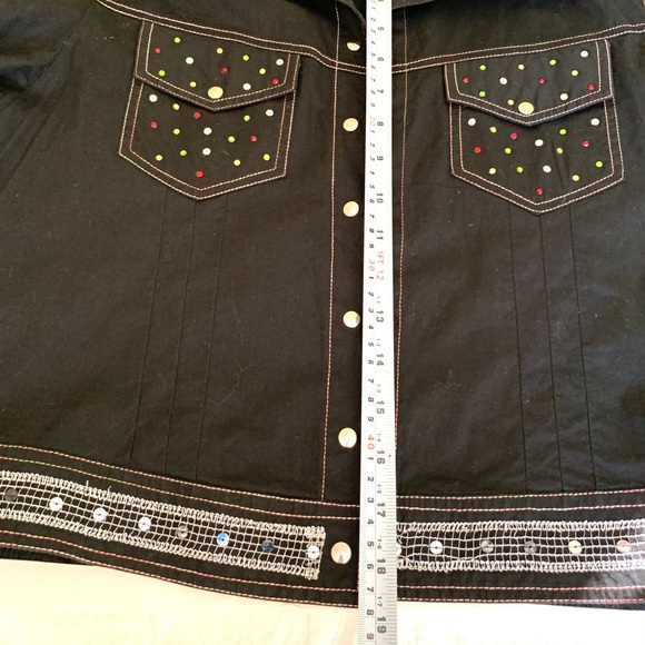 Black cotton collared short summer blazer accented with shiny colored beadings - Picture 15 of 16
